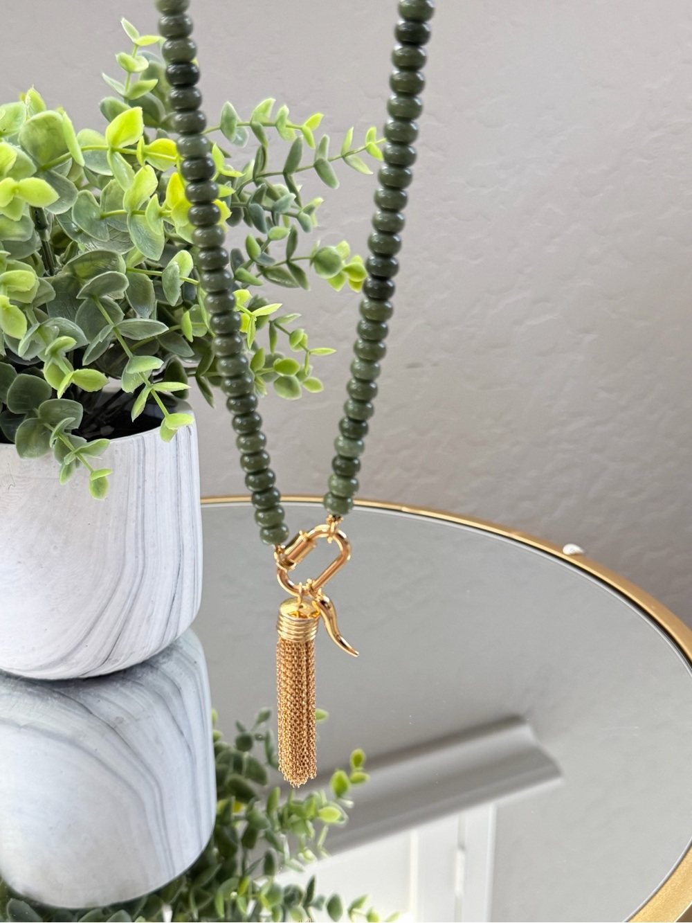 Madewell Semi Precious Stone Beaded Necklace Green Gold Tassel NZ150 NWT - Picture 2 of 6